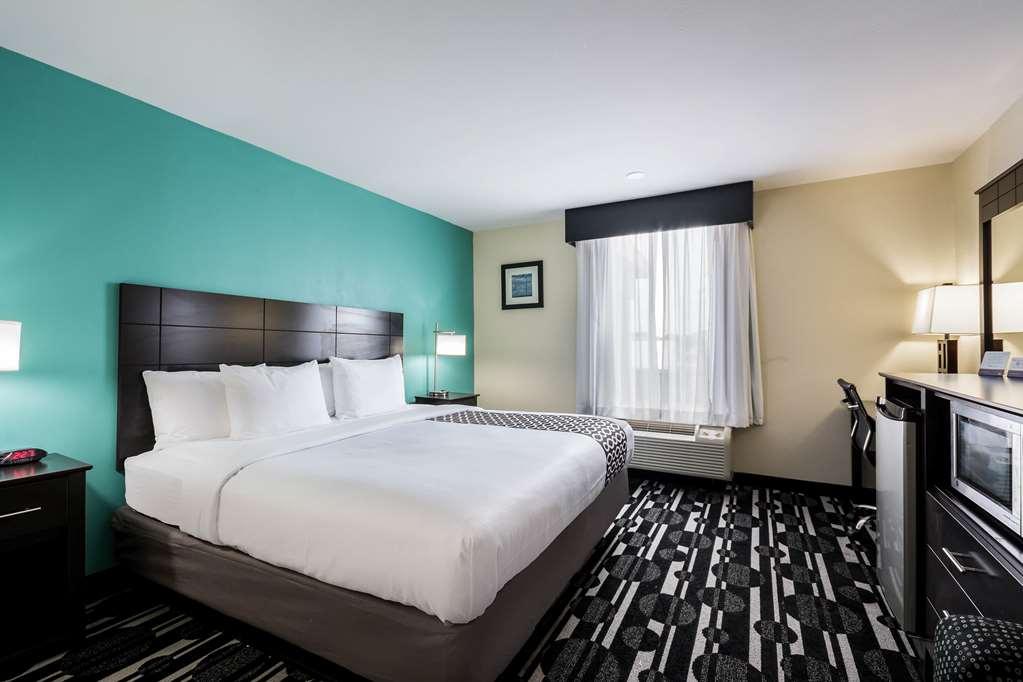 Baymont By Wyndham Bricktown Hotel