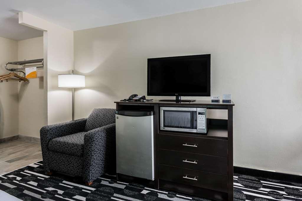 Baymont By Wyndham Bricktown Hotel 2*